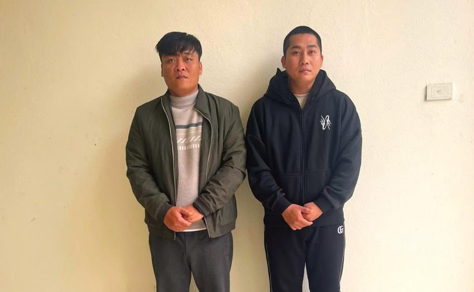 Huỳnh Tấn Tài và Phạm Viết Nhật tại cơ quan công an - Ảnh: Công an Hà Tĩnh