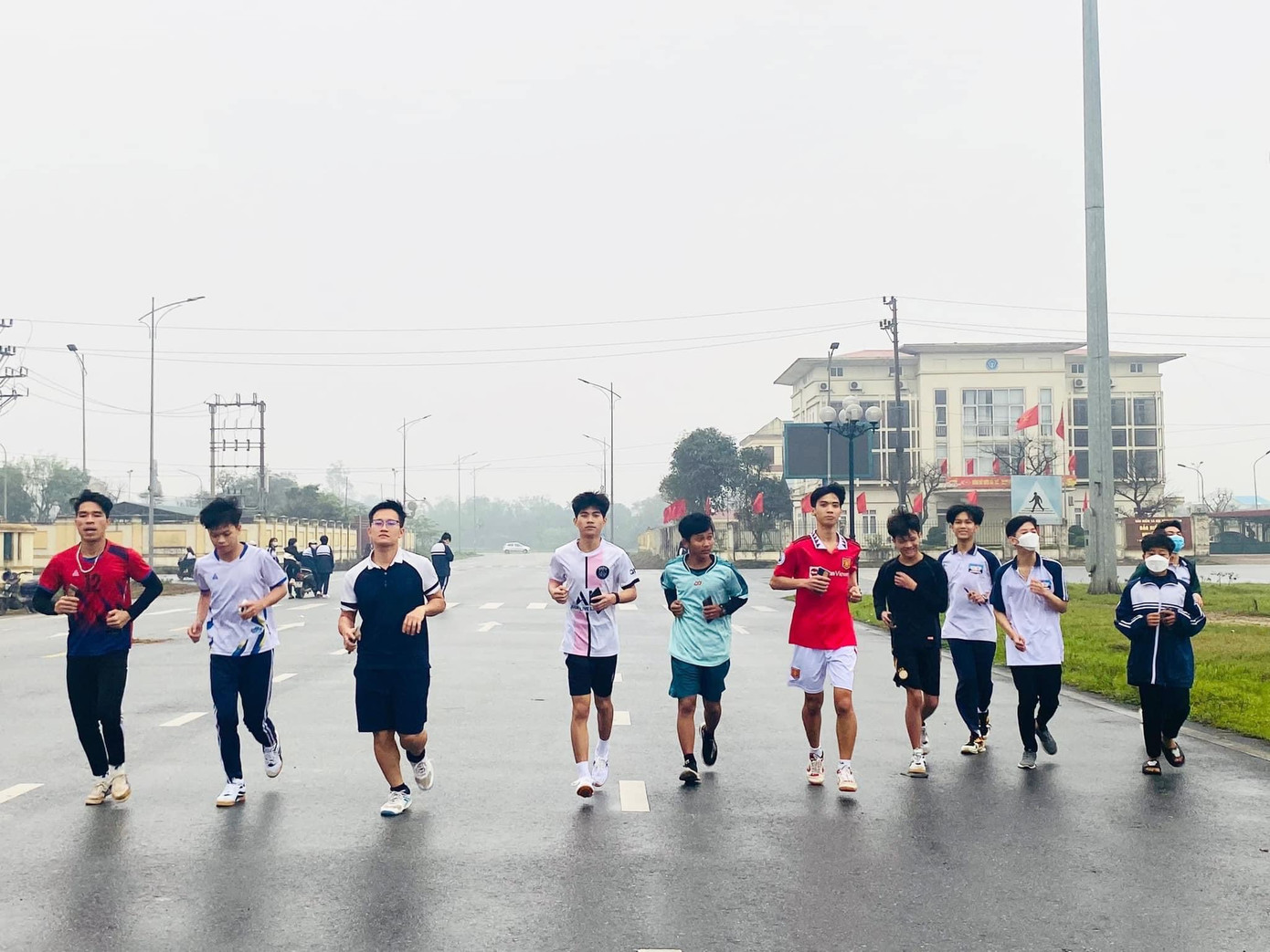 Hơn 8.000 đoàn viên thanh niên trên toàn tỉnh đã hưởng ứng giải chạy với tinh thần hào hứng.