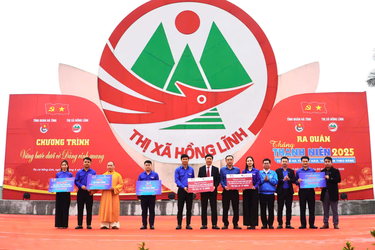 Nhiều công trình thanh niên được trao tặng tại lễ phát động. Nhiều công trình thanh niên được trao tặng tại lễ phát động.