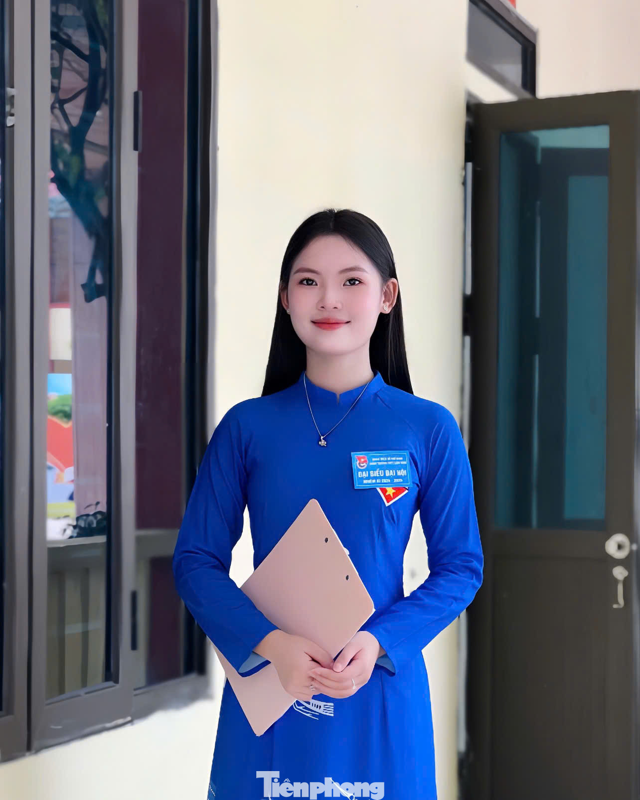 Cẩm Ly gây ấn tượng với thành tích học tập đáng nể.
