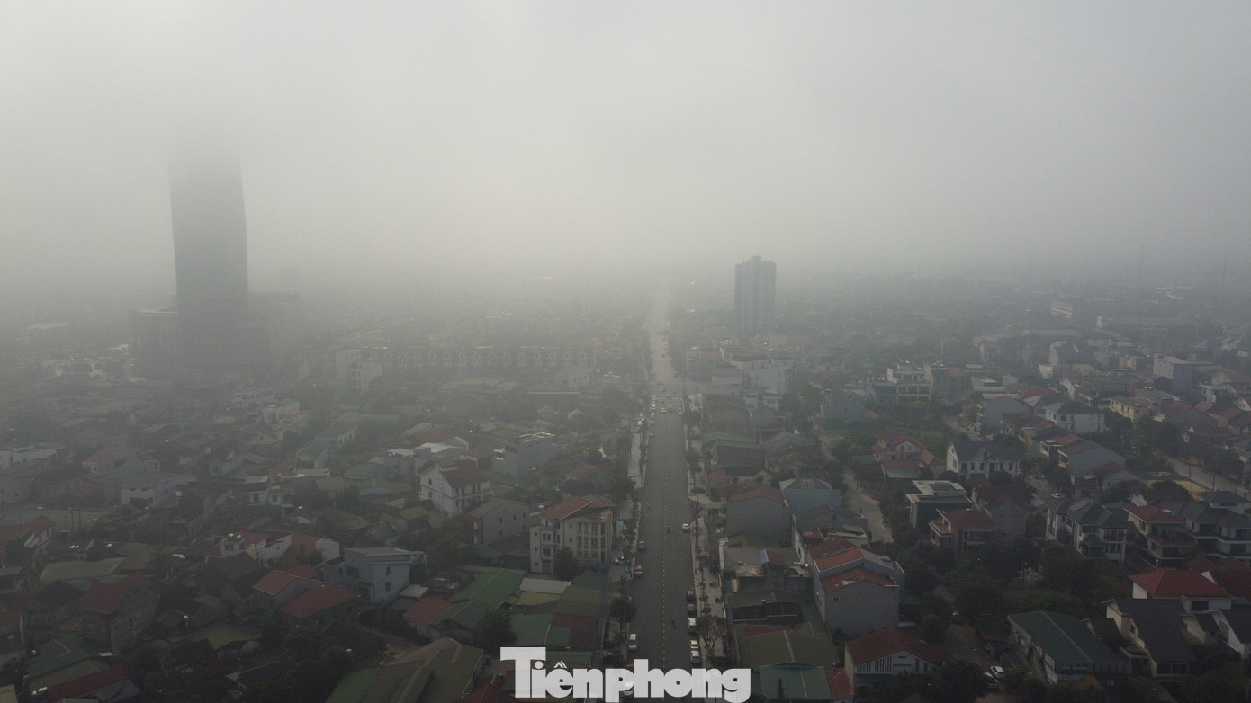 Toàn thành phố Hà Tĩnh mờ ảo trong làn sương sớm