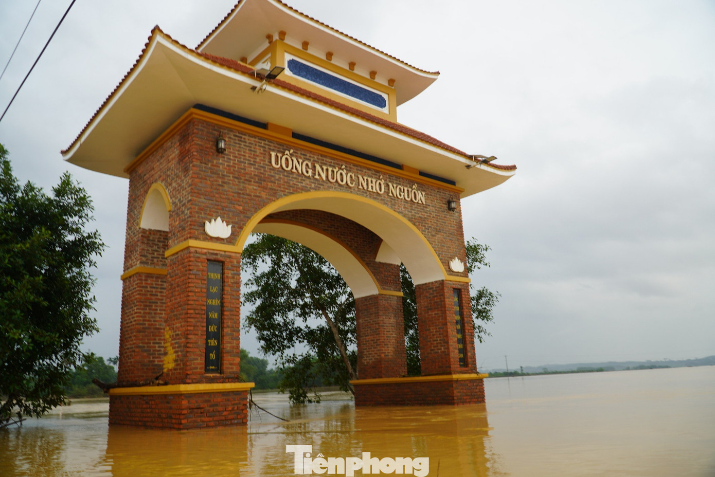 Khu vực vào thôn Thượng Hải (xã Gia Phố) ngập sâu. Khu vực vào thôn Thượng Hải (xã Gia Phố) ngập sâu.