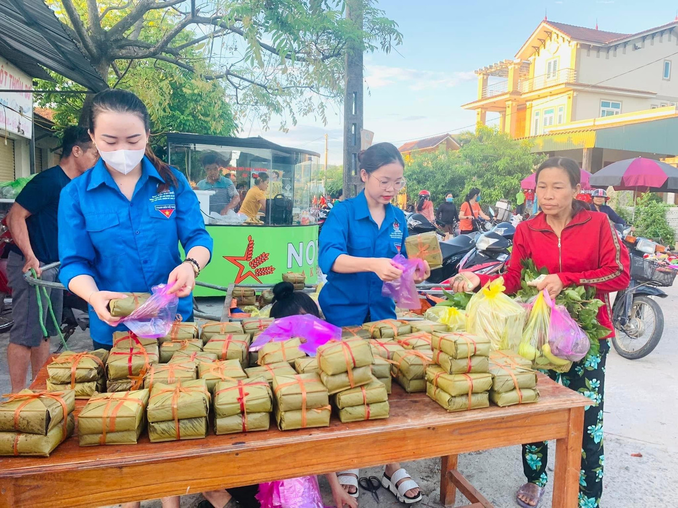 Hoạt động được tổ chức linh hoạt, sáng tạo gây quỹ nhằm quyên góp, ủng hộ các phần quà và tổ chức các hoạt động để mang tới một mùa trăng ý nghĩa cho các em nhỏ có hoàn cảnh khó khăn. Hoạt động được tổ chức linh hoạt, sáng tạo gây quỹ nhằm quyên góp, ủng hộ các phần quà và tổ chức các hoạt động để mang tới một mùa trăng ý nghĩa cho các em nhỏ có hoàn cảnh khó khăn.