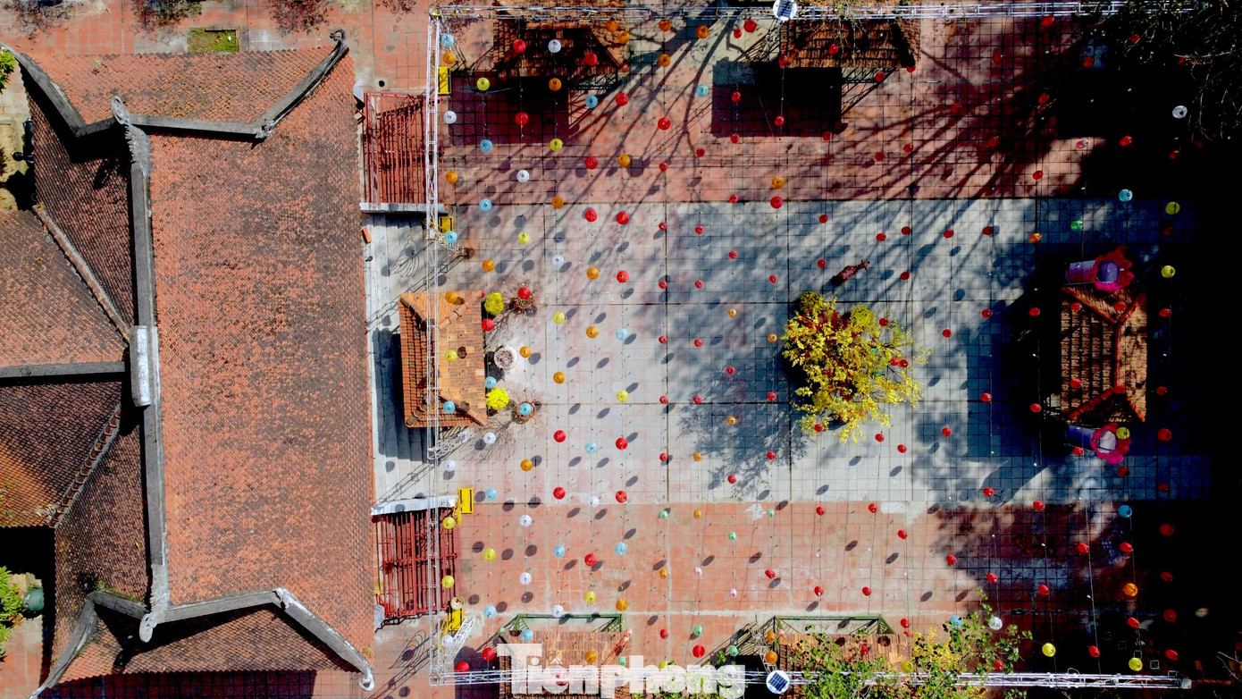 Chùa Tượng Sơn có 3 tòa. Tòa Thượng điện thờ Phật Thích Ca, bên tả thờ ông bà cụ Tham đốc Quận công (tức ông bà ngoại của Lê Hữu Trác) và bà Bùi Thị Thưởng - người sáng lập chùa, bên hữu thờ tổ tiên họ Lê Hữu.