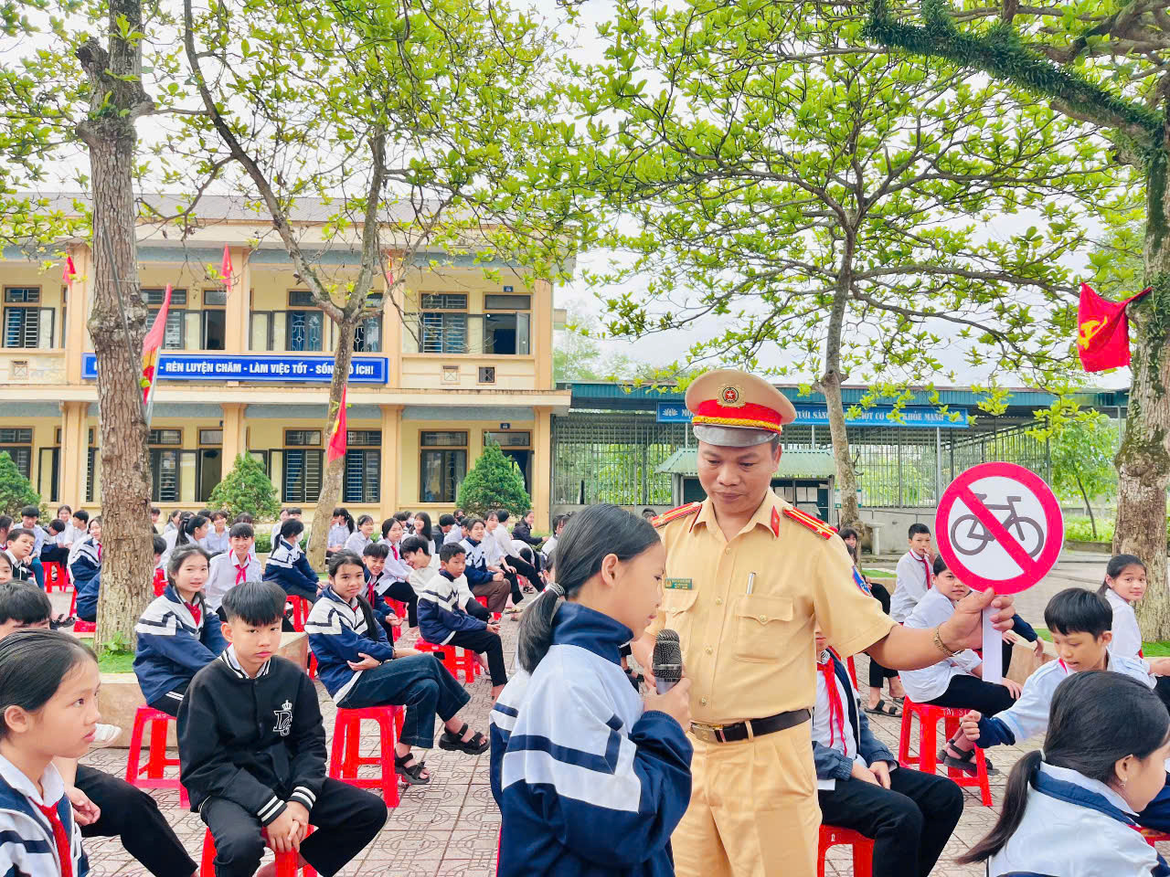 Theo đó, tuần cao điểm “An toàn giao thông học đường” tại Hà Tĩnh diễn ra từ ngày 14/4 đến 20/4/2025.