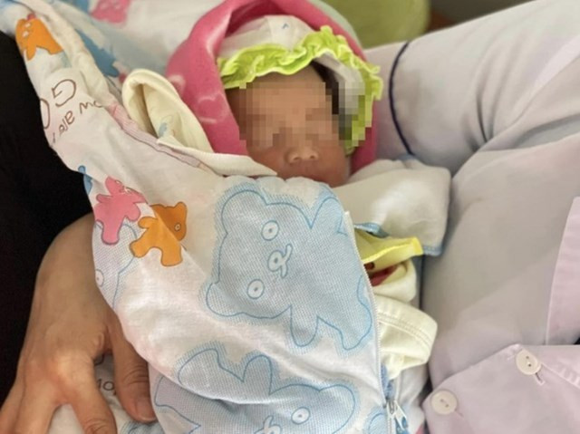 Cháu bé hiện đang được gia đình chăm sóc, sức khoẻ đã ổn định.