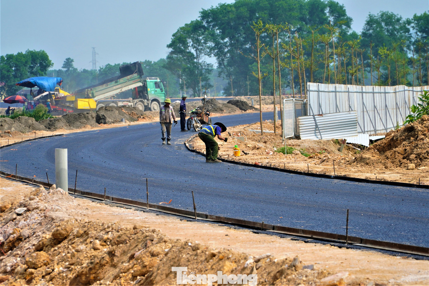 Trao đổi với Tiền Phong, ông Trần Đình Ngân - Giám đốc điều hành dự án dự án cao tốc Bãi Vọt - Hàm Nghi của Tổng Công ty 319 cho biết, nút giao cao tốc Bãi Vọt - Hàm Nghi giao với đường tỉnh 550 hiện đã hoàn thành khối lượng 92%, với tiến độ này dự án sẽ hoàn thành trước ngày 30/4.