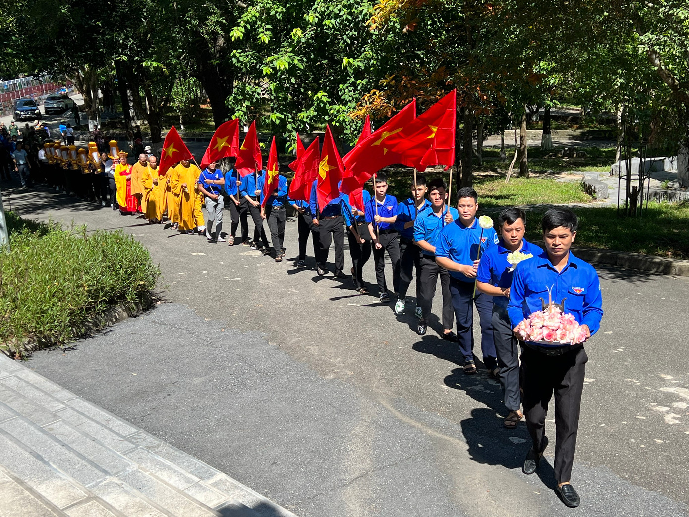 Các nghi thức lễ giỗ 10 nữ TNXP tại Ngã ba Đồng Lộc. Các nghi thức lễ giỗ 10 nữ TNXP tại Ngã ba Đồng Lộc.