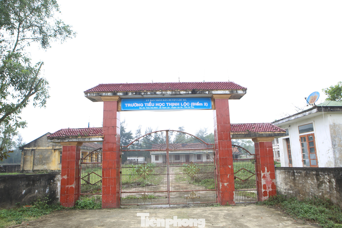 Tại xã Thịnh Lộc (huyện Lộc Hà, tỉnh Hà Tĩnh), sau khi sáp nhập, Trường Tiểu học Thịnh Lộc đã bỏ hoang từ năm 2019 đến nay. Do lâu ngày không có người sử dụng, trông coi, nhiều hạng mục đã bị xuống cấp, hư hỏng.