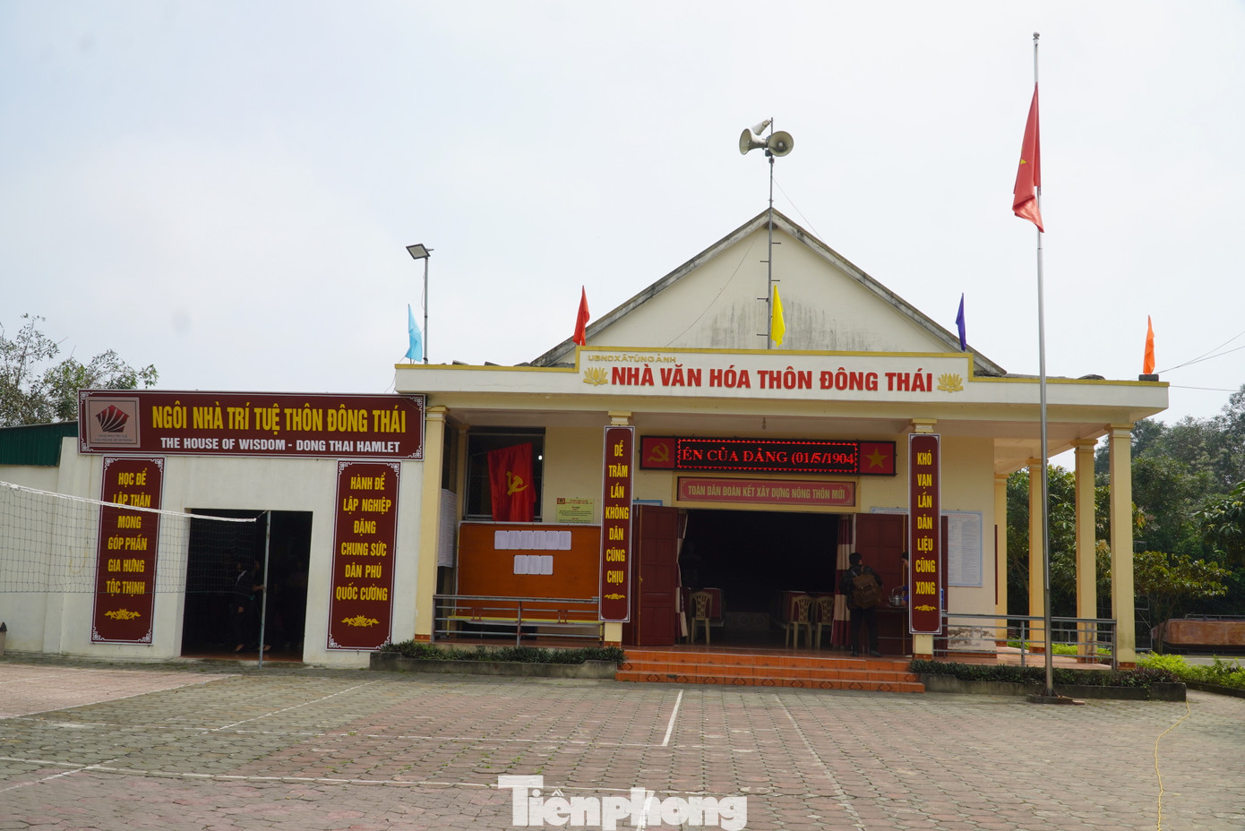 "Ngôi nhà trí tuệ thôn Đông Thái" xã Tùng Ảnh, huyện Đức Thọ (Hà Tĩnh) được xây dựng ngay cạnh nhà văn hoá thôn. Mô hình được xây dựng vào năm 2022, đây trở thành điểm sinh hoạt văn hóa tiêu biểu để giáo dục truyền thống cách mạng, khởi nguồn trí tuệ, lan tỏa sự học và vun đắp tri thức đối với tầng lớp học sinh...