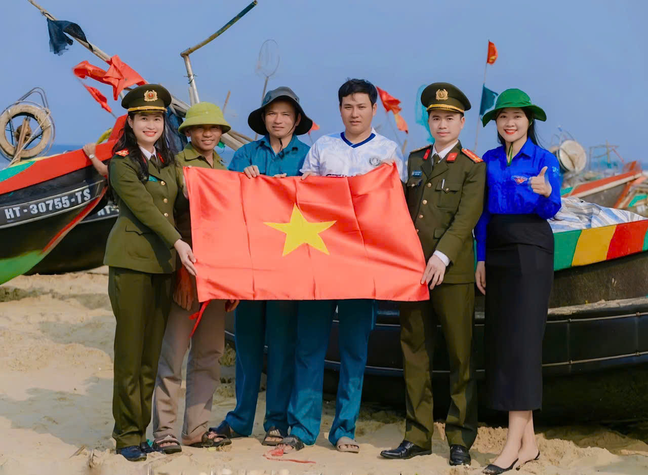 Trong Tháng Thanh niên, tuổi trẻ Công an Hà Tĩnh đã có nhiều hoạt động sôi nổi, ý nghĩa không chỉ đem lại giá trị cho cộng đồng mà qua đó còn phát huy tinh thần xung kích, sáng tạo, nhiệt huyết của tuổi trẻ trong công cuộc chung tay giúp sức tham gia phát triển kinh tế - xã hội tại địa phương.