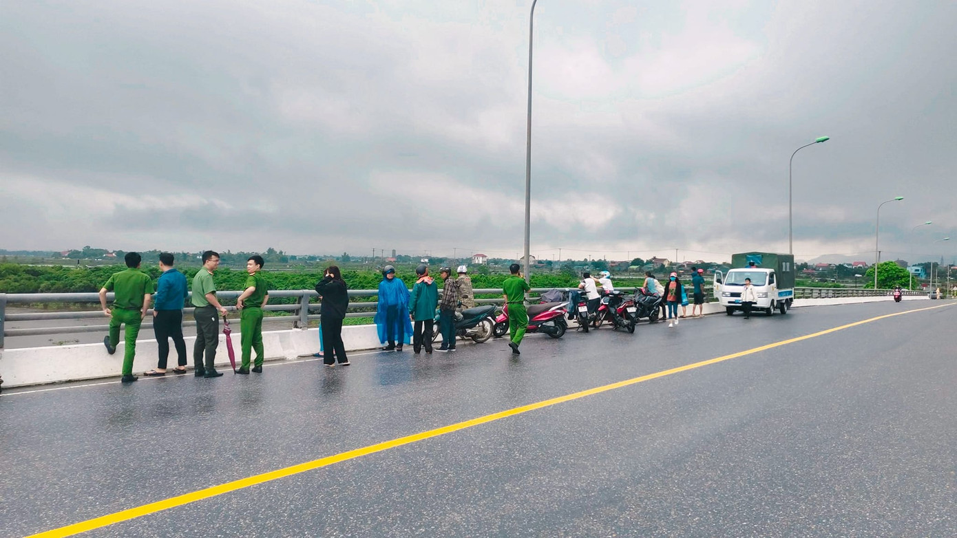 Cầu Thạch Sơn, nơi nạn nhân nhảy cầu mất tích. (Ảnh: NVH)