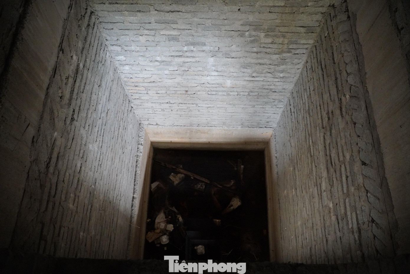 Ông Trần Mạnh Cường, Giám đốc Công ty TNHH MTV thủy lợi Nam Hà Tĩnh cho biết, đến nay công trình đã hoàn thành gần 60% khối lượng. Hiện chủ đầu tư đang làm hồ sơ trình UBND tỉnh Hà Tĩnh nhằm đấu thầu và tiếp tục lựa chọn nhà thầu để hoàn thiện công trình. Tuy nhiên đến nay chưa được UBND tỉnh phê duyệt. Ông Trần Mạnh Cường, Giám đốc Công ty TNHH MTV thủy lợi Nam Hà Tĩnh cho biết, đến nay công trình đã hoàn thành gần 60% khối lượng. Hiện chủ đầu tư đang làm hồ sơ trình UBND tỉnh Hà Tĩnh nhằm đấu thầu và tiếp tục lựa chọn nhà thầu để hoàn thiện công trình. Tuy nhiên đến nay chưa được UBND tỉnh phê duyệt.