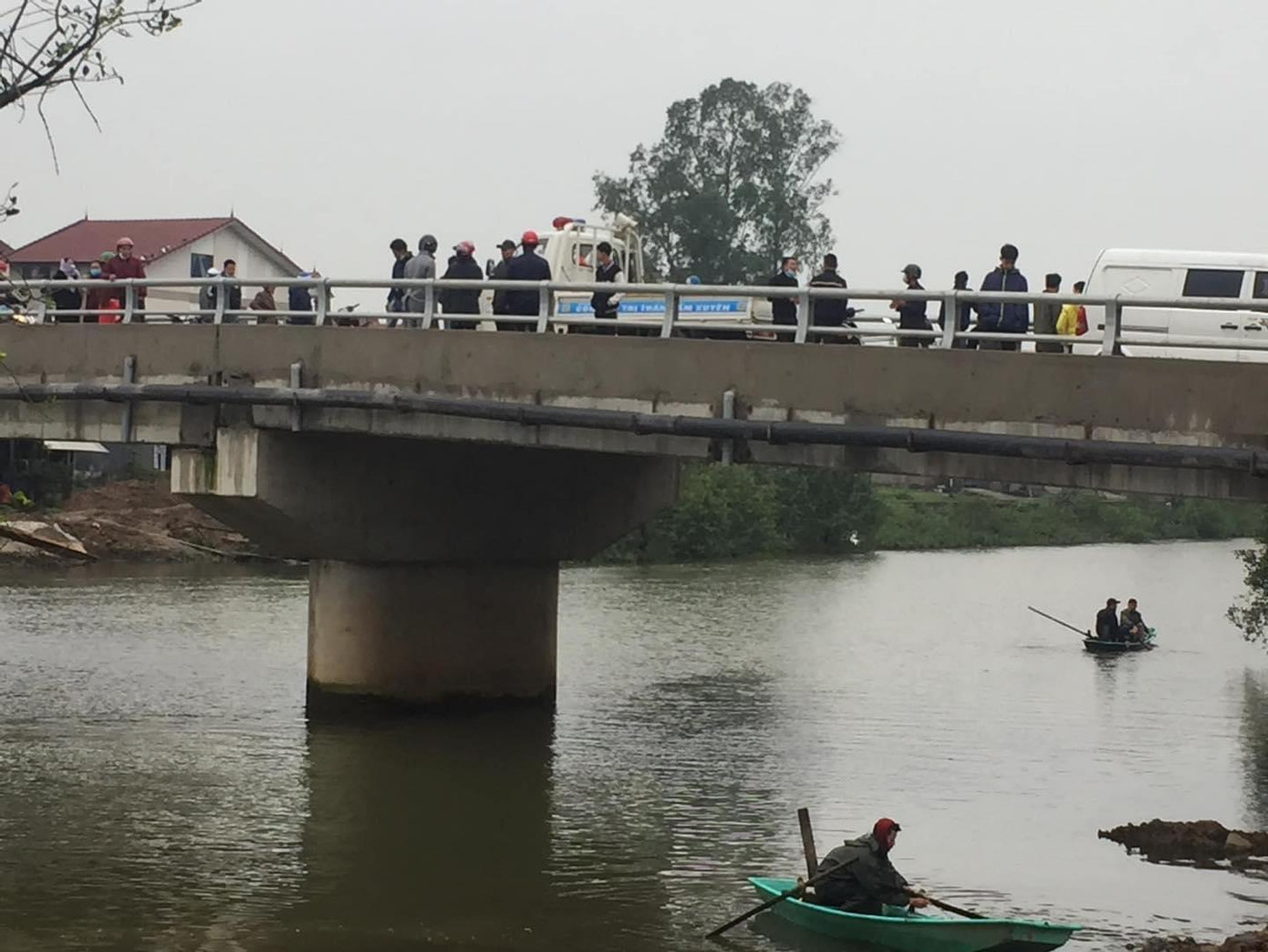 Cầu Hội nơi nam thanh niên nhảy cầu tự tử.