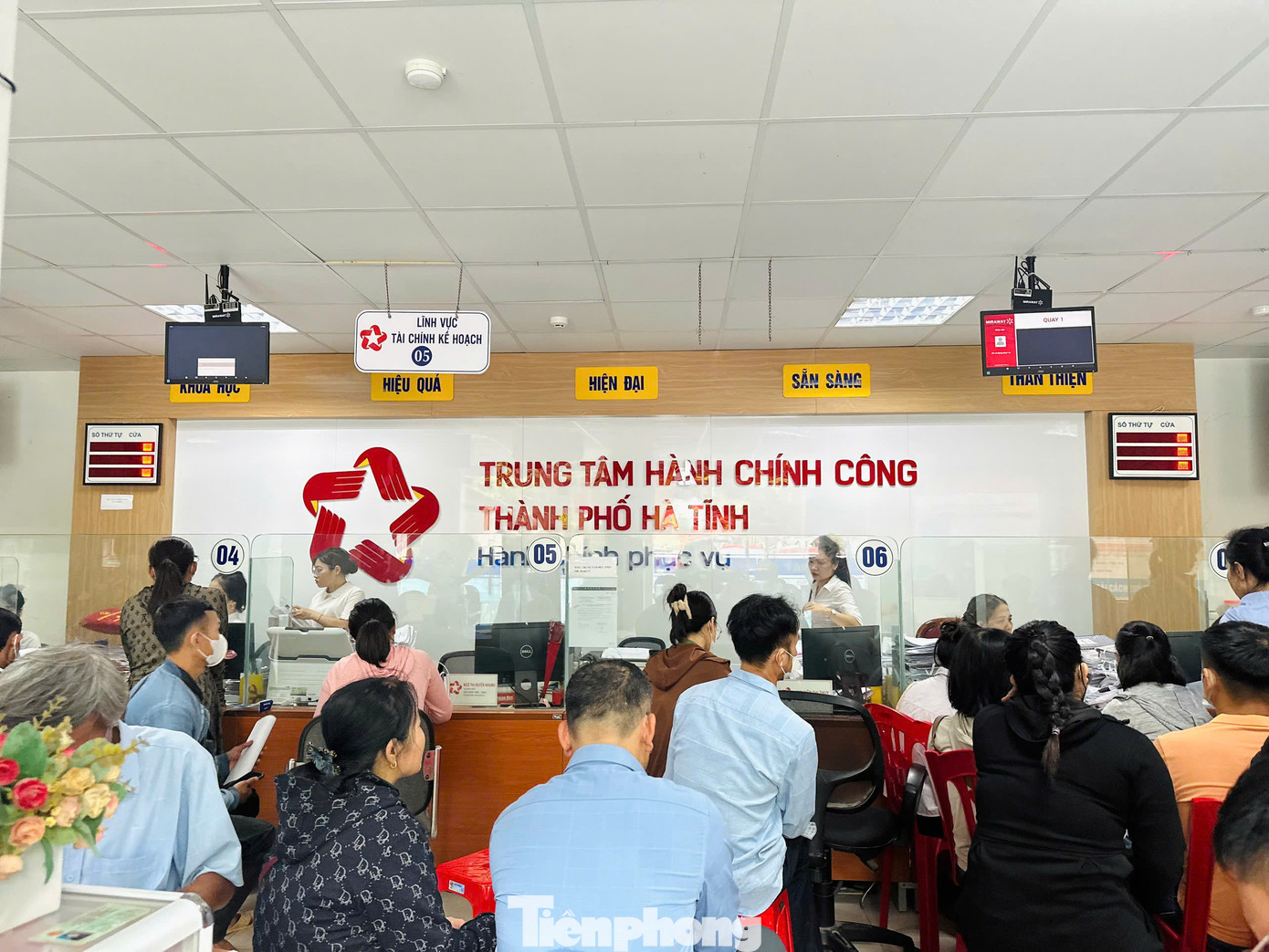 Phường Thành Sen là địa bàn có quy mô lớn nhất sau sáp nhập với tổng diện tích 28,23 km², dân số đạt 90.983 người. Việc lựa chọn trụ sở UBND thành phố Hà Tĩnh làm nơi đặt trung tâm hành chính được người dân đồng thuận rất cao. Đặc biệt, trung tâm hành chính công thành phố Hà Tĩnh hiện nằm liền kề trụ sở này sẽ giúp tăng cường khả năng phục vụ người dân và doanh nghiệp.