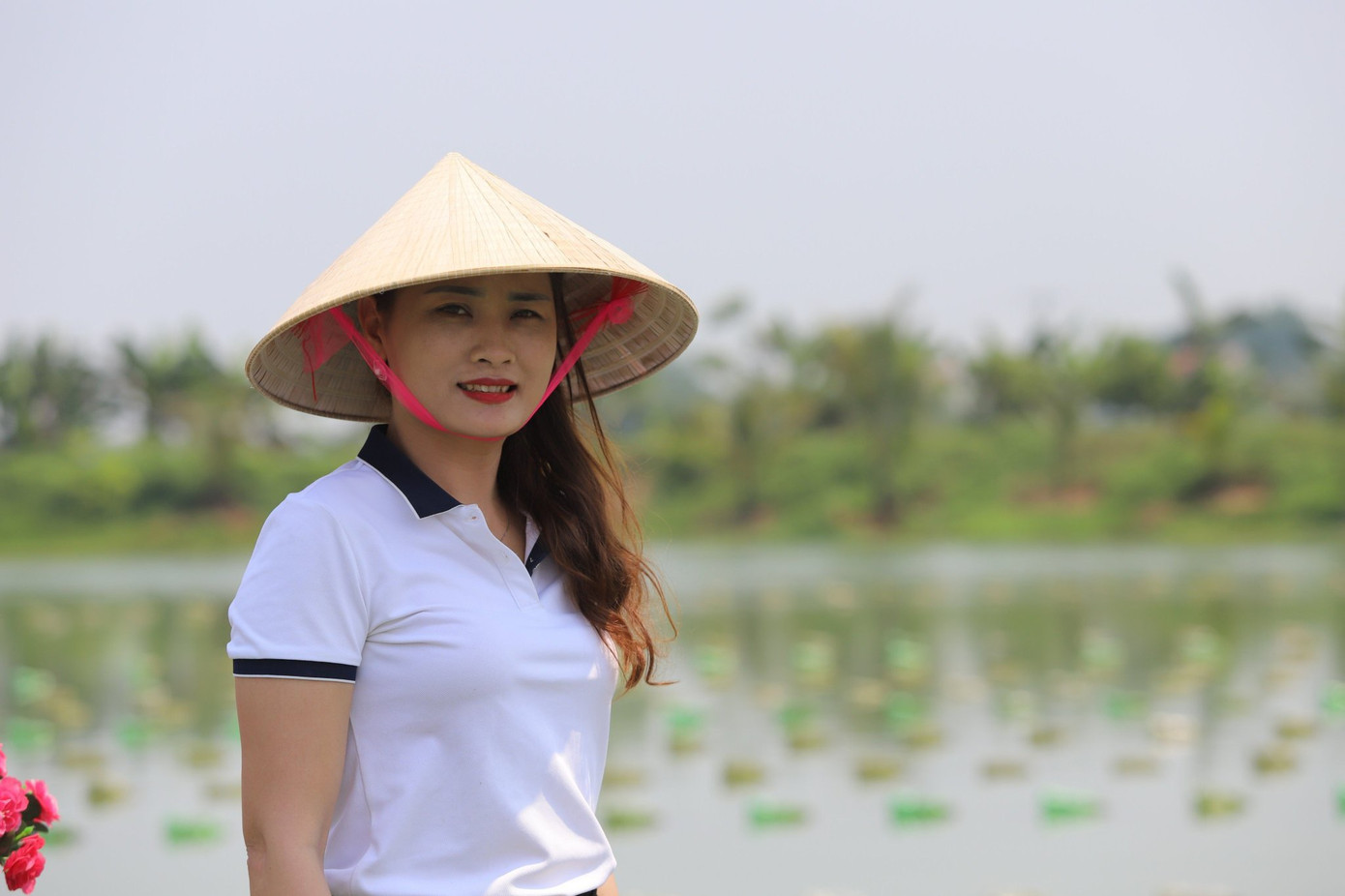 Chị Trần Thị Ánh cùng người bố đã triển khai mô hình nuôi trai lấy ngọc và đạt được kết quả tốt. Chị Trần Thị Ánh cùng người bố đã triển khai mô hình nuôi trai lấy ngọc và đạt được kết quả tốt.