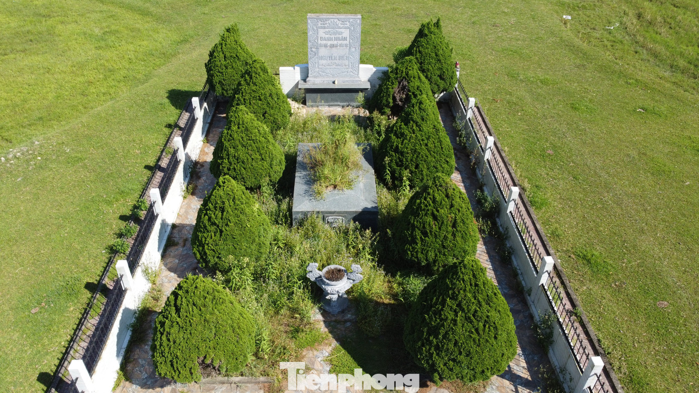 Mộ của Nghĩa vương Nguyễn Biểu được xây dựng khang trang, kiến trúc hài hòa.