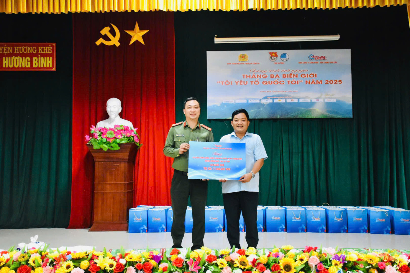 Tổng giá trị chương trình trao tặng trong đợt này là hơn 200 triệu đồng.