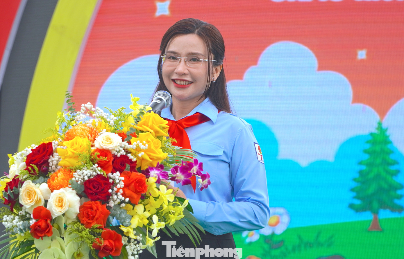 Chị Nguyễn Phạm Duy Trang - Bí thư T.Ư Đoàn, Chủ tịch Hội đồng Đội T.Ư phát biểu tại chương trình.