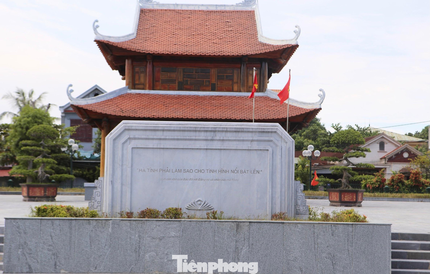 “Hà Tĩnh phải làm sao cho tình hình nổi bật lên” đó là lời căn dặn của Bác Hồ được khắc ghi nhằm động viên các thế hệ cán bộ, đảng viên và các tầng lớp nhân dân Hà Tĩnh vươn lên trong sản xuất.