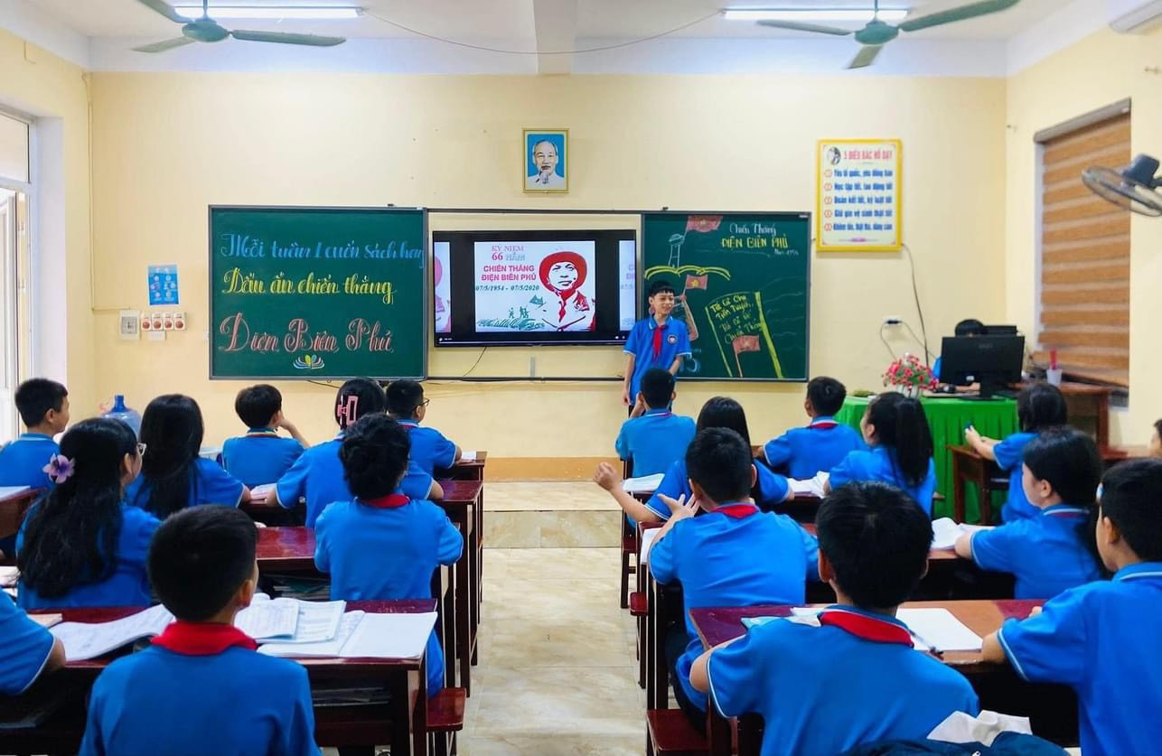 Chiến thắng lịch sử Điện Biên Phủ cũng được đưa vào sinh hoạt chuyên đề trong các trường học tại Hà Tĩnh. Đây là một trong những hoạt động của các trường trên địa bàn nhằm đề cao tính sáng tạo, khơi nguồn cảm hứng để lan tỏa nhiệt huyết cống hiến.
