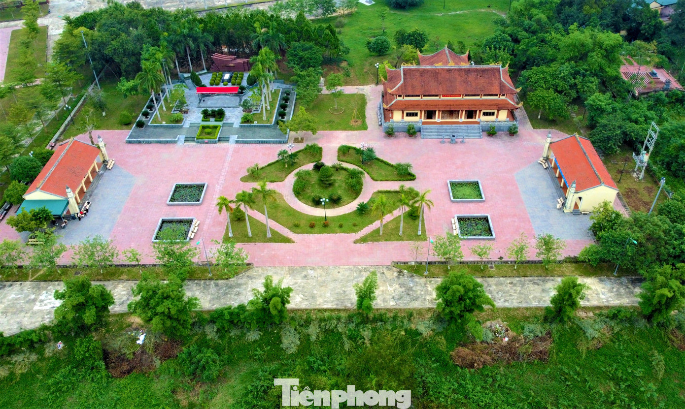 Công trình gồm các hạng mục chính như: Phần mộ, nhà thờ, tả vu, hữu vu, nhà văn hóa (bao gồm hội trường và phòng trưng bày), nhà điều hành, quảng trường, cảnh quan ngoài trời. Công trình được xây năm 2011, hoàn thành ngày 20/10/2014, nhân dịp kỷ niệm 100 năm ngày sinh của anh. Công trình gồm các hạng mục chính như: Phần mộ, nhà thờ, tả vu, hữu vu, nhà văn hóa (bao gồm hội trường và phòng trưng bày), nhà điều hành, quảng trường, cảnh quan ngoài trời. Công trình được xây năm 2011, hoàn thành ngày 20/10/2014, nhân dịp kỷ niệm 100 năm ngày sinh của anh.