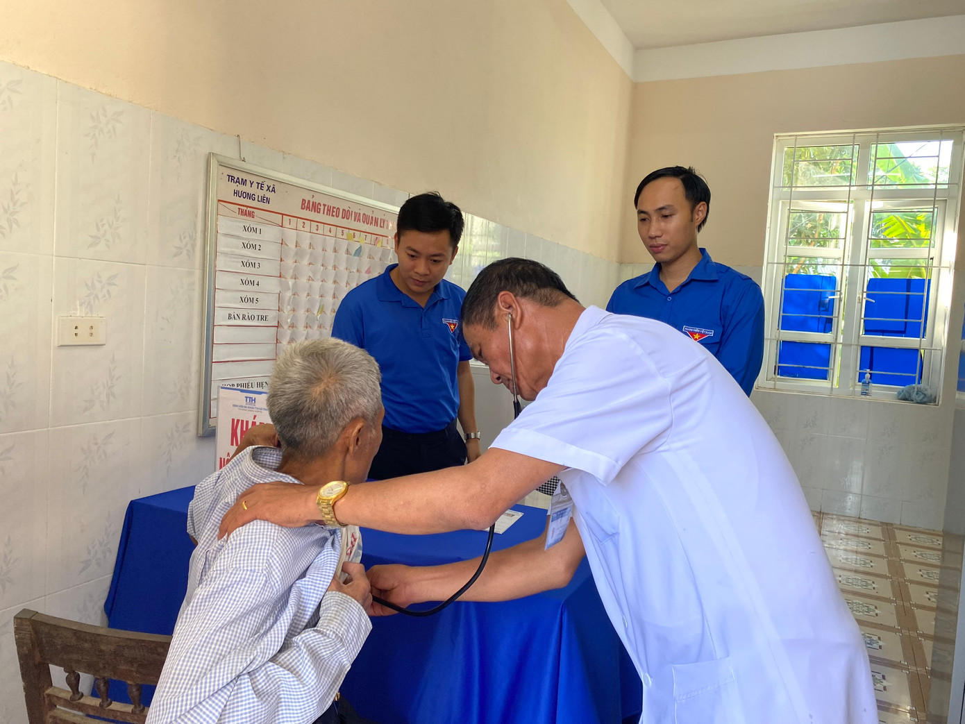 Chuỗi hoạt động của tuổi trẻ Hà Tĩnh như một món quà mừng bà con dân tộc Chứt chuẩn bị đón Tết Lấp lỗ. Chuỗi hoạt động của tuổi trẻ Hà Tĩnh như một món quà mừng bà con dân tộc Chứt chuẩn bị đón Tết Lấp lỗ.