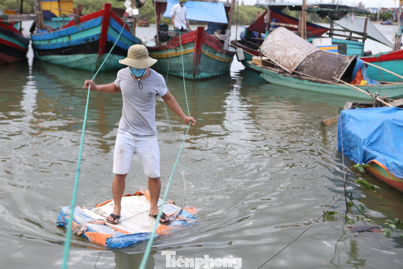 Trước diễn biến của bão số 5, Bộ Chỉ huy Bộ đội Biên phòng Hà Tĩnh chỉ đạo các đơn vị triển khai đồng bộ phương án phòng chống lụt bão, tìm kiếm cứu nạn, duy trì quân số sẵn sàng tham gia ứng cứu khi có tình huống xảy ra và đảm bảo các yêu cầu về phòng, chống dịch COVID-19 trong quá trình thực hiện nhiệm vụ.