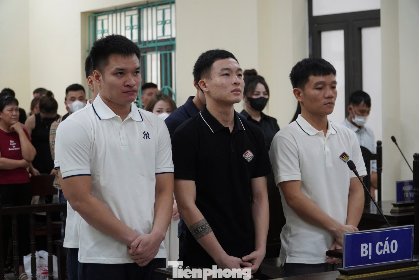 Các bị cáo tại phiên toà xét xử.