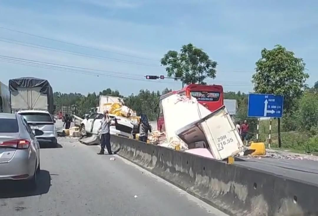 Hiện trường vụ tai nạn giao thông. Hiện trường vụ tai nạn giao thông.