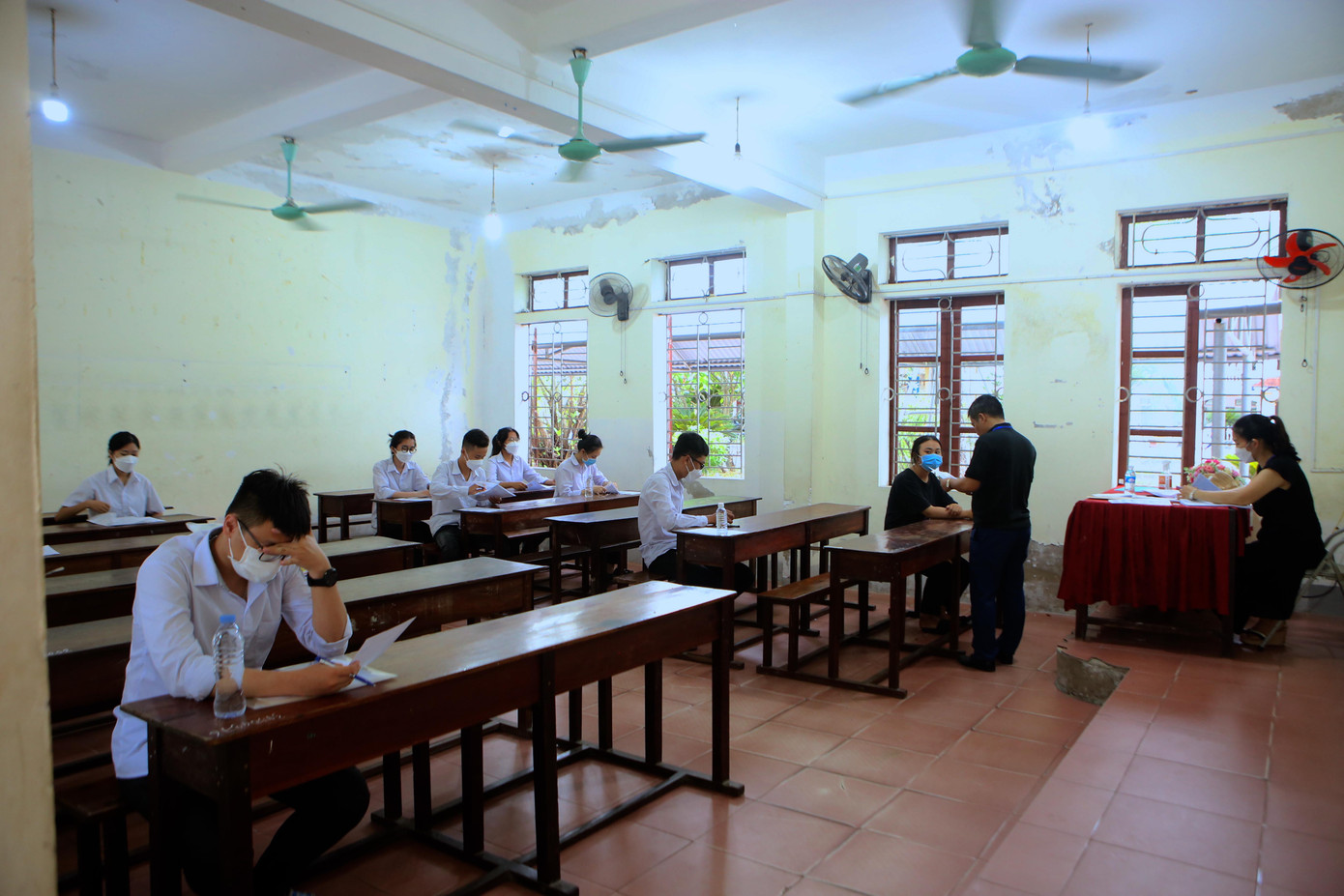 7h15, một số thí sinh chưa vào phòng thi.