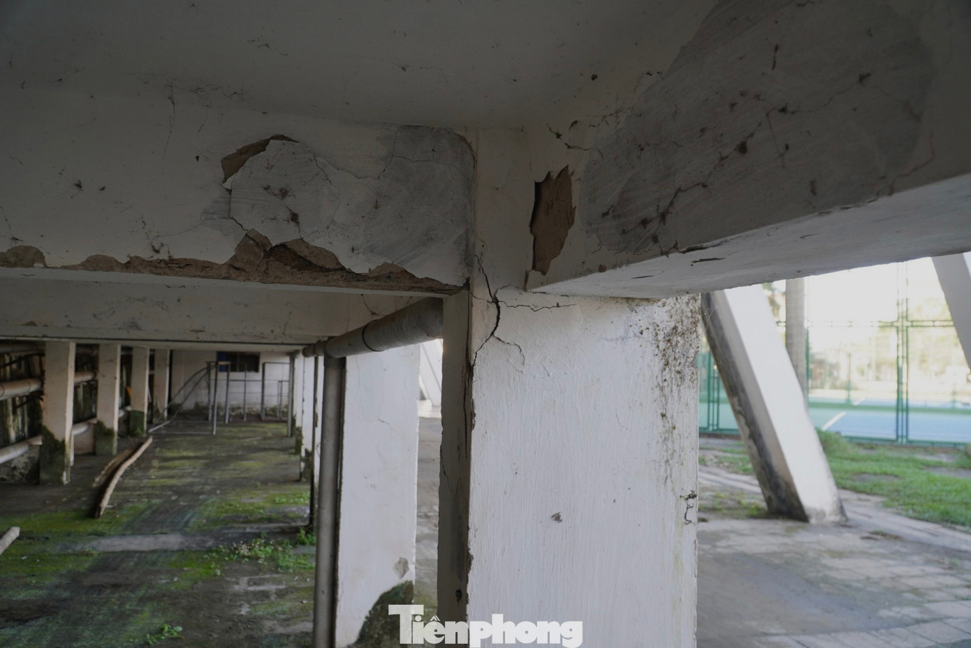 Theo đại diện Trung tâm Huấn luyện và Thi đấu thể dục - thể thao tỉnh Hà Tĩnh, việc cơ sở vật chất xuống cấp, thiếu trang thiết bị đã gây ảnh hưởng rất lớn đến sinh hoạt, tập luyện của hơn 300 vận động viên.