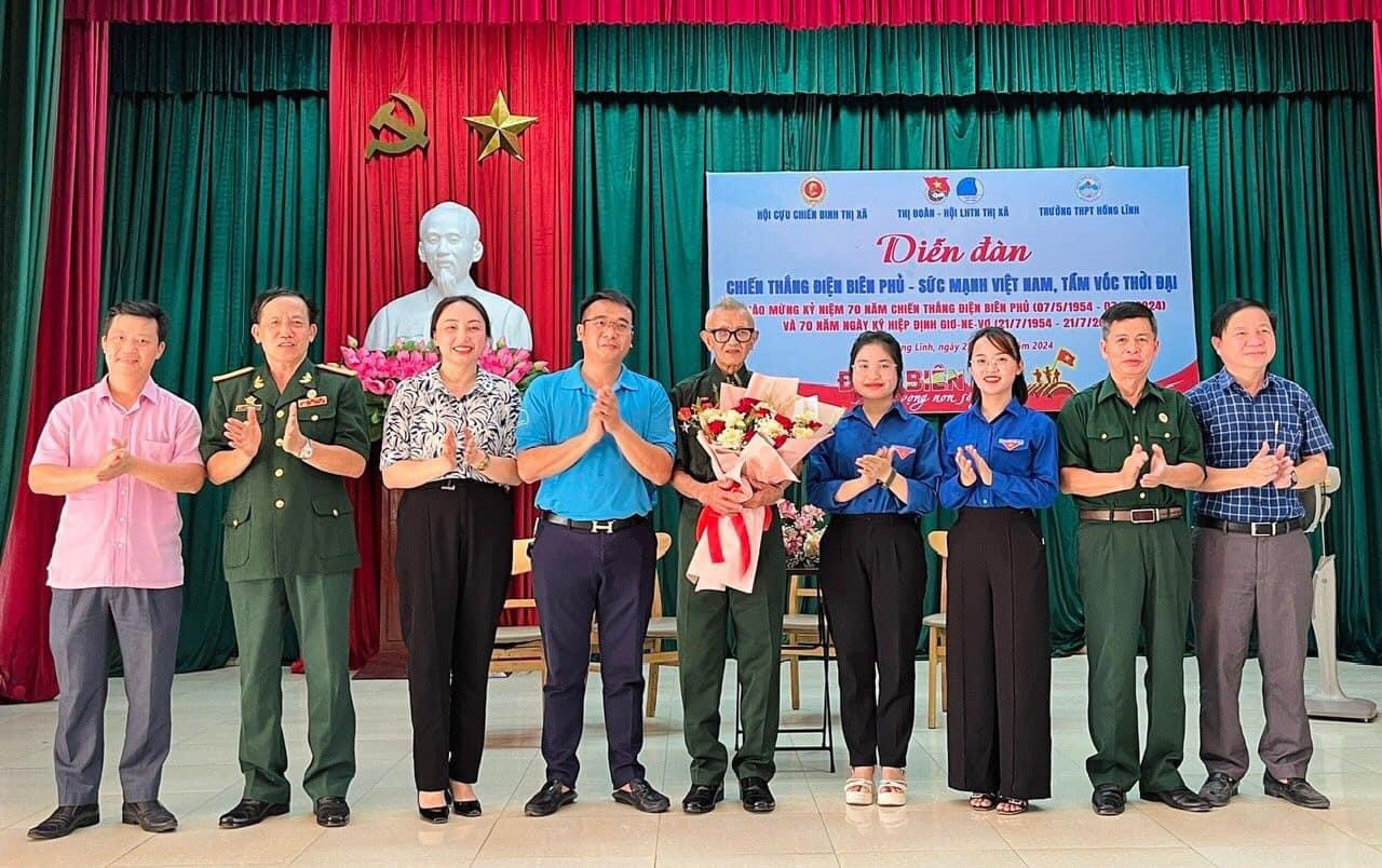 Ngoài ra, Thị Đoàn thị xã Hồng Lĩnh cũng tổ chức diễn đàn "Chiến thắng Điện Biên Phủ - Sức mạnh Việt Nam - Tầm vóc thời đại".
