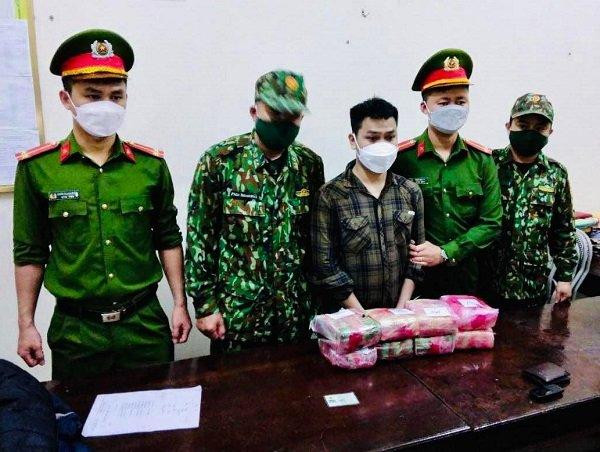 Đối tượng Tú bị bắt giữ cùng tang vật.