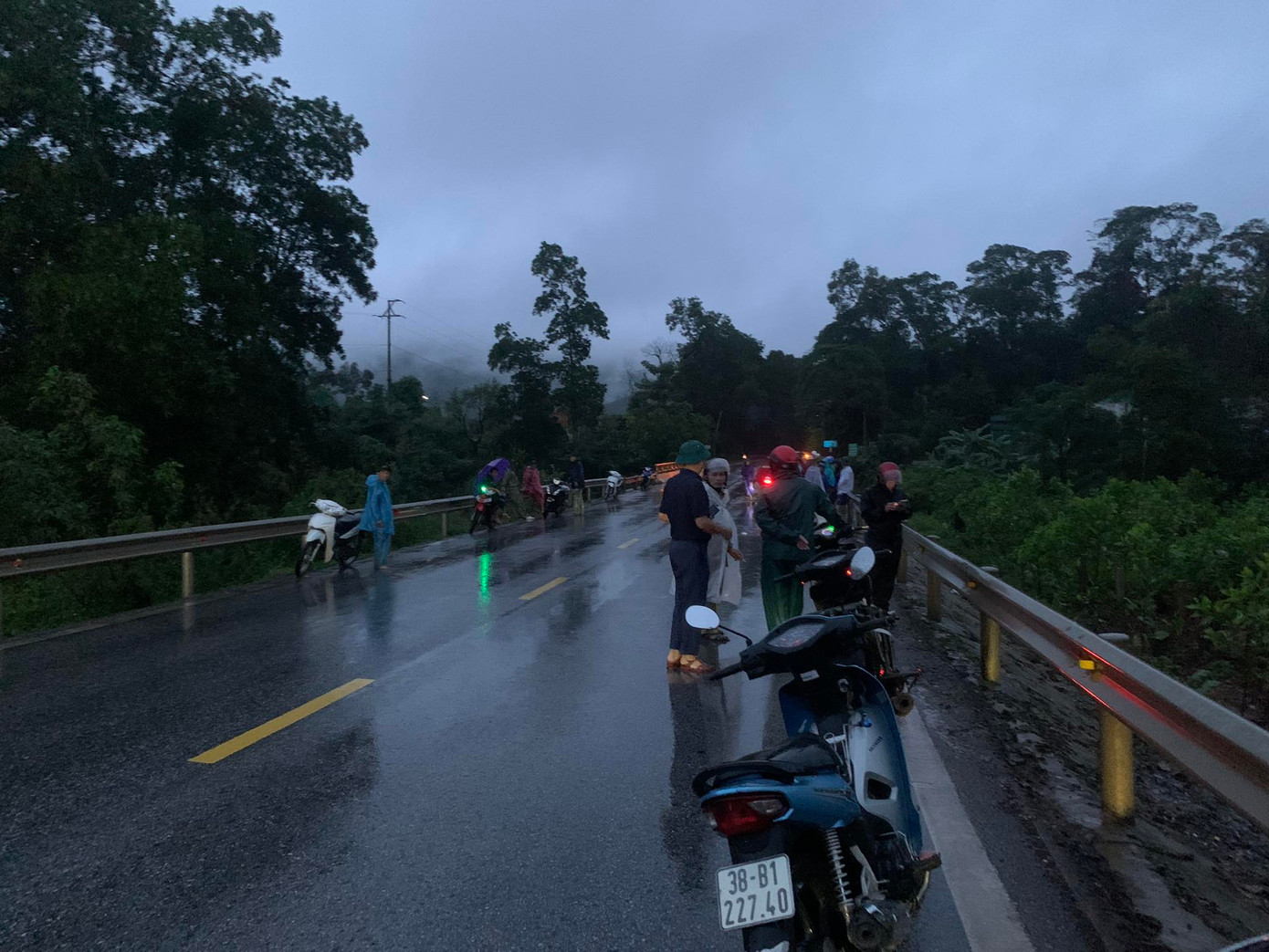 Hiện trường nơi phát hiện thi thể nạn nhân. Hiện trường nơi phát hiện thi thể nạn nhân.