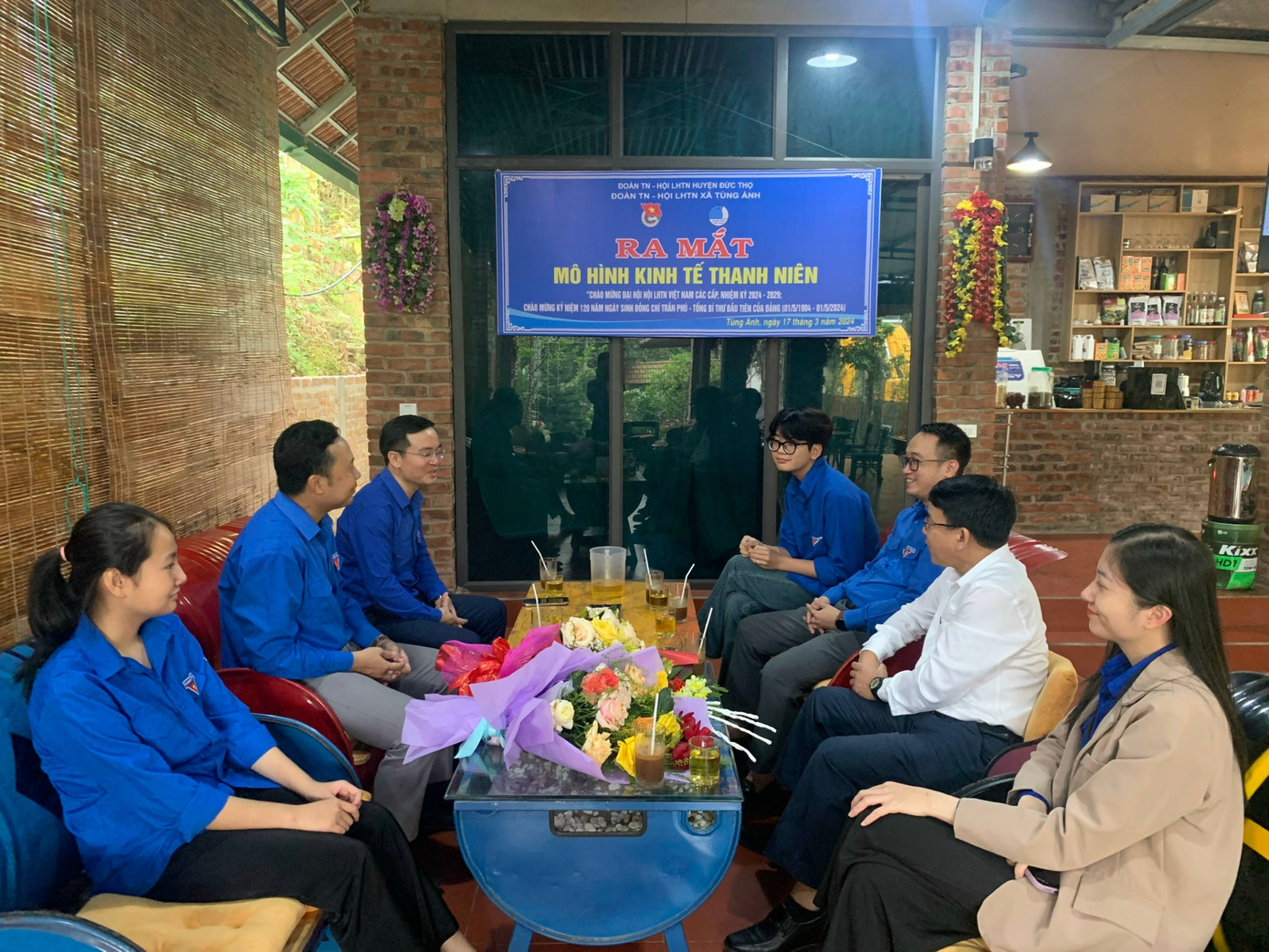 Cũng dịp này đã ra mắt mô hình kinh tế thanh niên, tặng quà cho các thanh niên yếu thế và các em nhỏ có hoàn cảnh khó khăn.