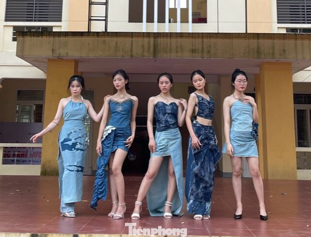 Những mẫu thiết kế Nguyên thực hiện đăng tải lên mạng xã hội được cộng đồng mạng thích thú.