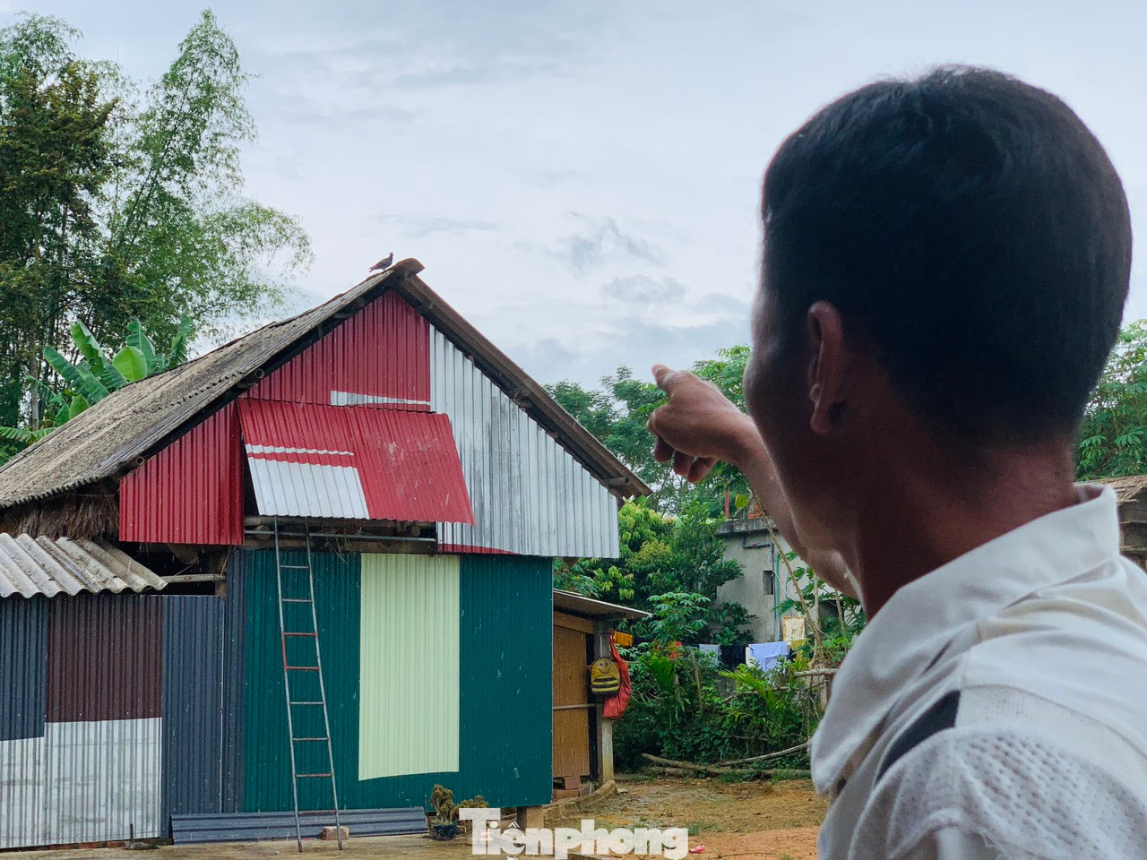 Ông Trần Tiến Chương - Chủ tịch UBND xã Điền Mỹ, huyện Hương Khê cho biết, những năm gần đây, nhiều hộ dân trên địa bàn đã làm nhà phao chống lũ nhằm hạn chế thiệt hại về tài sản mỗi khi mùa mưa bão tới.