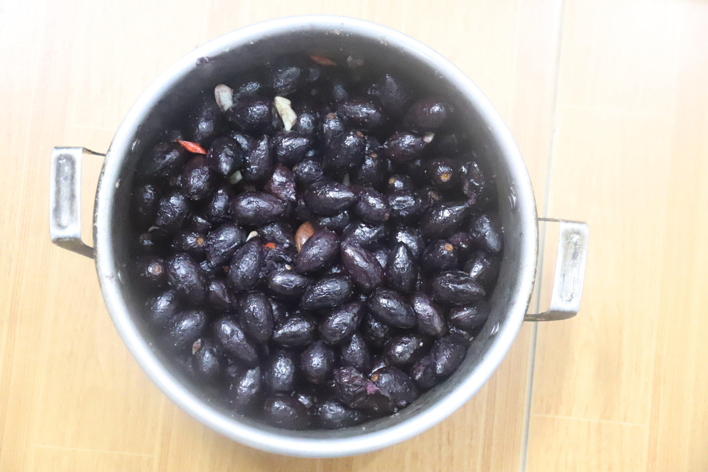 Trám có thể chế biến thành nhiều món ăn ngon, được đưa đi xuất bán nhiều nơi trong và ngoài tỉnh.