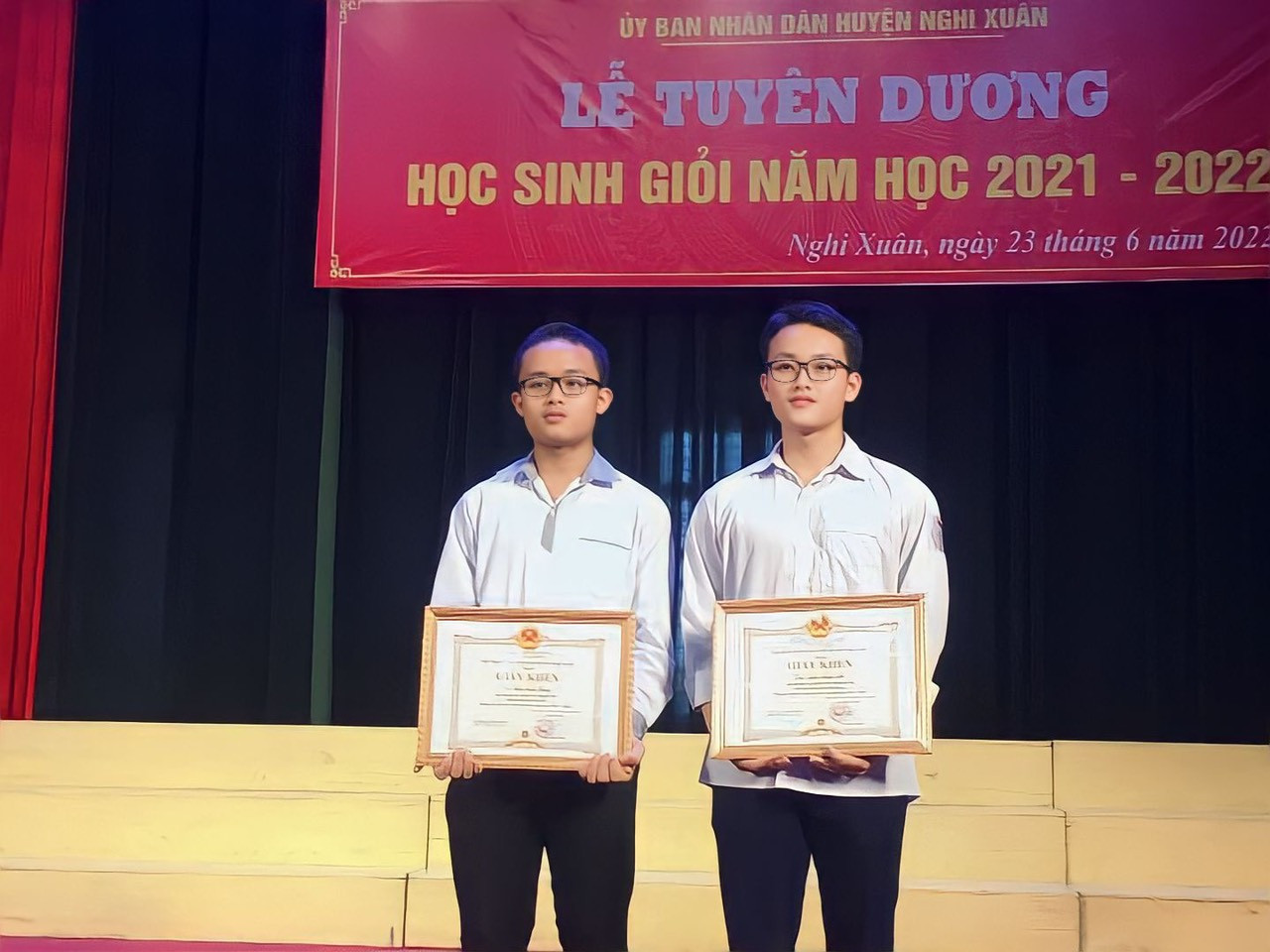 Hai anh em Minh An (bìa phải) và Minh Hoàng (bìa trái). Ảnh: Gia đình cung cấp