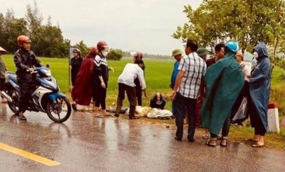 Hiện trường vụ tai nạn giao thông khiến một người tử vong tại chỗ. Hiện trường vụ tai nạn giao thông khiến một người tử vong tại chỗ.