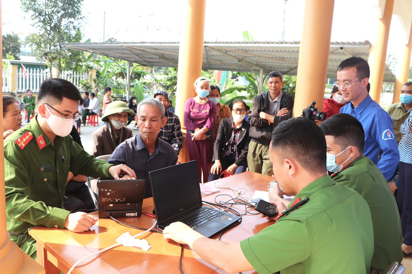 Ban chấp hành Huyện đoàn Vũ Quang tổ chức đồng loạt ngày hội chuyển đổi số trên địa bàn toàn huyện thu hút đông đảo người dân tham gia.
