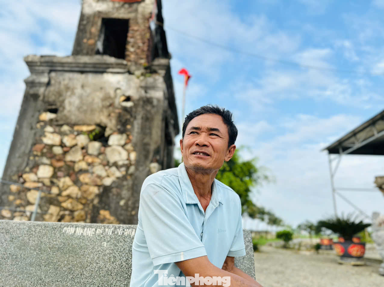 Ông Bùi Kim Tịnh (55 tuổi, trú thôn Phú Sơn, xã Tượng Sơn) cho biết do không được trùng tu, bảo vệ, có thời điểm ngôi đền đứng trước nguy cơ trở thành phế tích. Tuy nhiên, sau đó chính quyền và người dân địa phương bắt đầu nỗ lực bảo vệ, trùng tu lại ngôi đền. Ông Bùi Kim Tịnh (55 tuổi, trú thôn Phú Sơn, xã Tượng Sơn) cho biết do không được trùng tu, bảo vệ, có thời điểm ngôi đền đứng trước nguy cơ trở thành phế tích. Tuy nhiên, sau đó chính quyền và người dân địa phương bắt đầu nỗ lực bảo vệ, trùng tu lại ngôi đền.