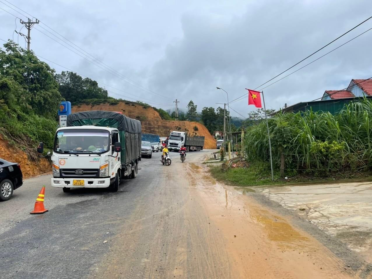 Đến trưa 27/9, việc khắc phục đã hoàn thành và giao thông thông tuyến trở lại.