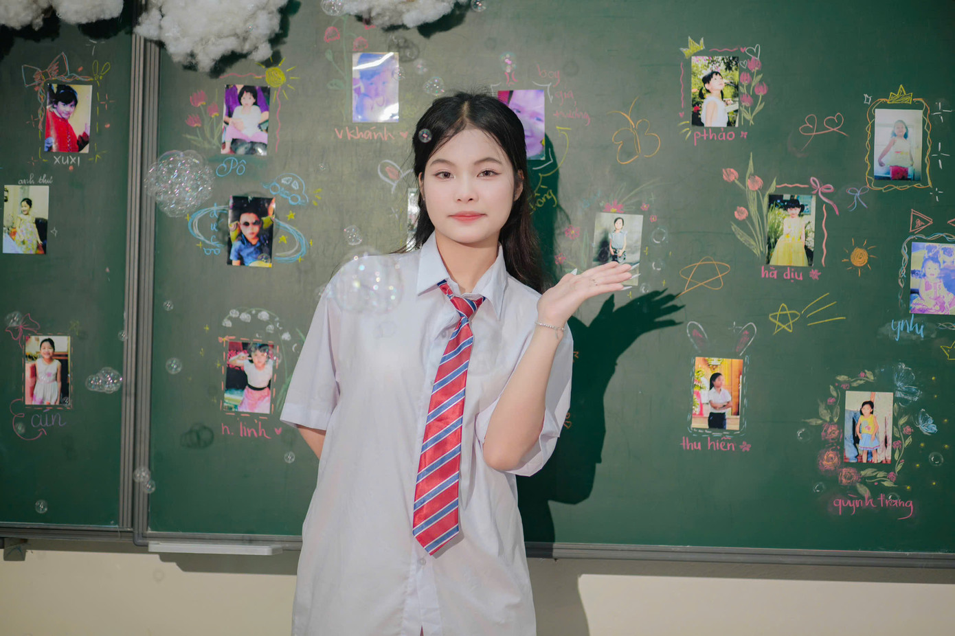 Thu Hiền là nữ sinh đầy nghị lực, vượt khó trong học tập. Thu Hiền là nữ sinh đầy nghị lực, vượt khó trong học tập.