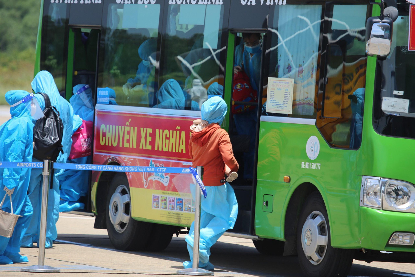 Nhóm công dân về từ các tỉnh phía Nam mỗi người đều có một hoàn cảnh khác nhau. Sau nhiều ngày đăng ký chờ đợi, họ đều cảm thấy ấm lòng trước sự quan tâm của lãnh đạo tỉnh Hà Tĩnh. Nhóm công dân về từ các tỉnh phía Nam mỗi người đều có một hoàn cảnh khác nhau. Sau nhiều ngày đăng ký chờ đợi, họ đều cảm thấy ấm lòng trước sự quan tâm của lãnh đạo tỉnh Hà Tĩnh.