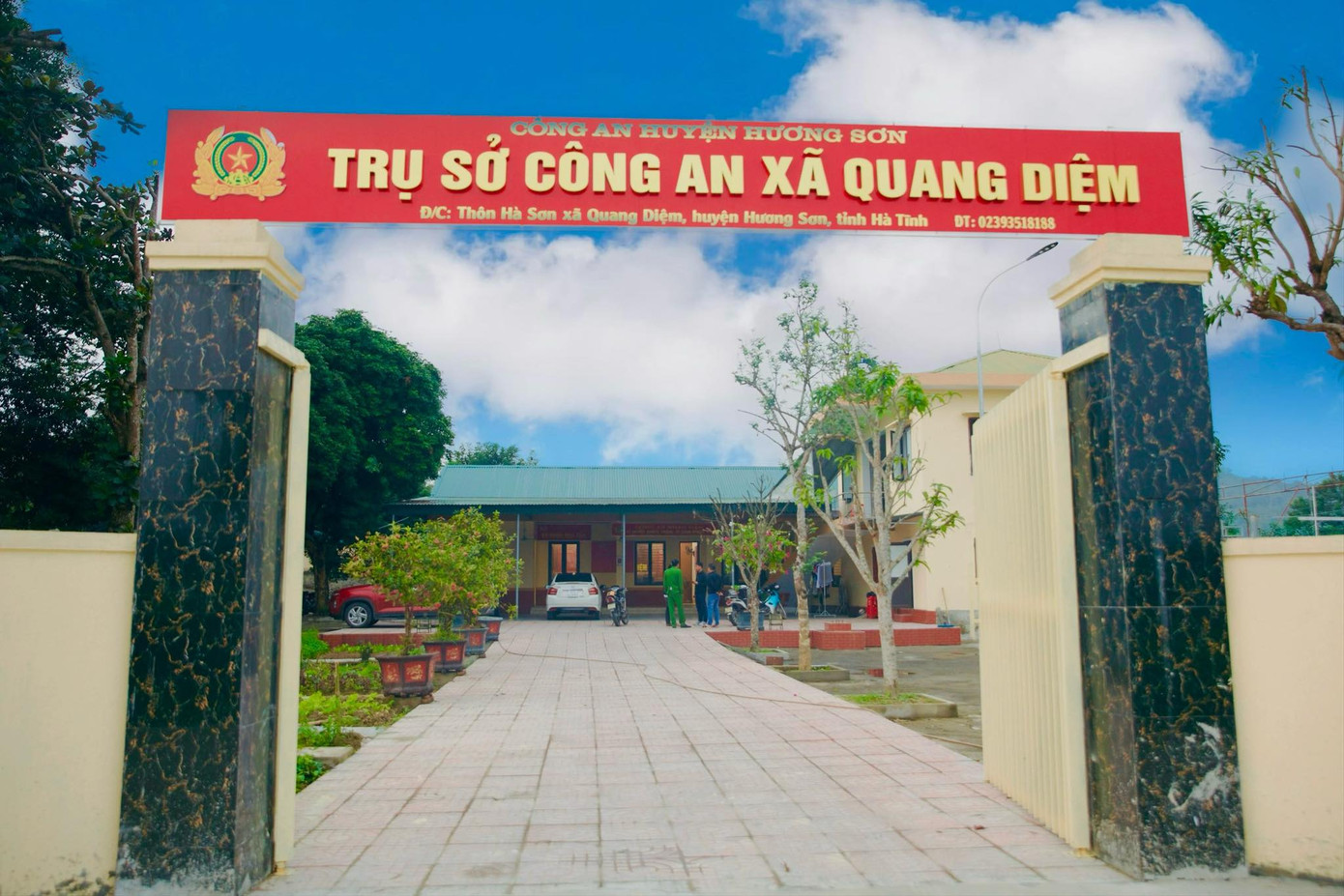 Công an xã Quang Diệm được xây dựng cơ sở khang trang, độc lập. Tại đây có 8 cán bộ, chiến sĩ công an chính quy làm việc.