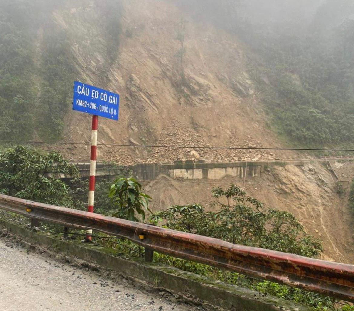 Khu vực eo Cô Gái thường xuyên xảy ra tình trạng sạt lở.