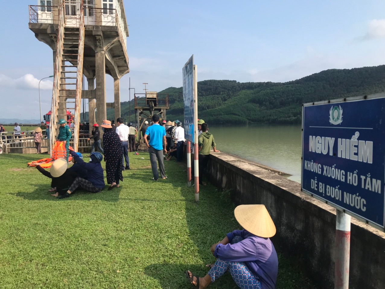 Khu vực Khe Xai nơi hai em học sinh tử vong khi xuống tắm đã cắm biển báo nguy hiểm dễ bị đuối nước.