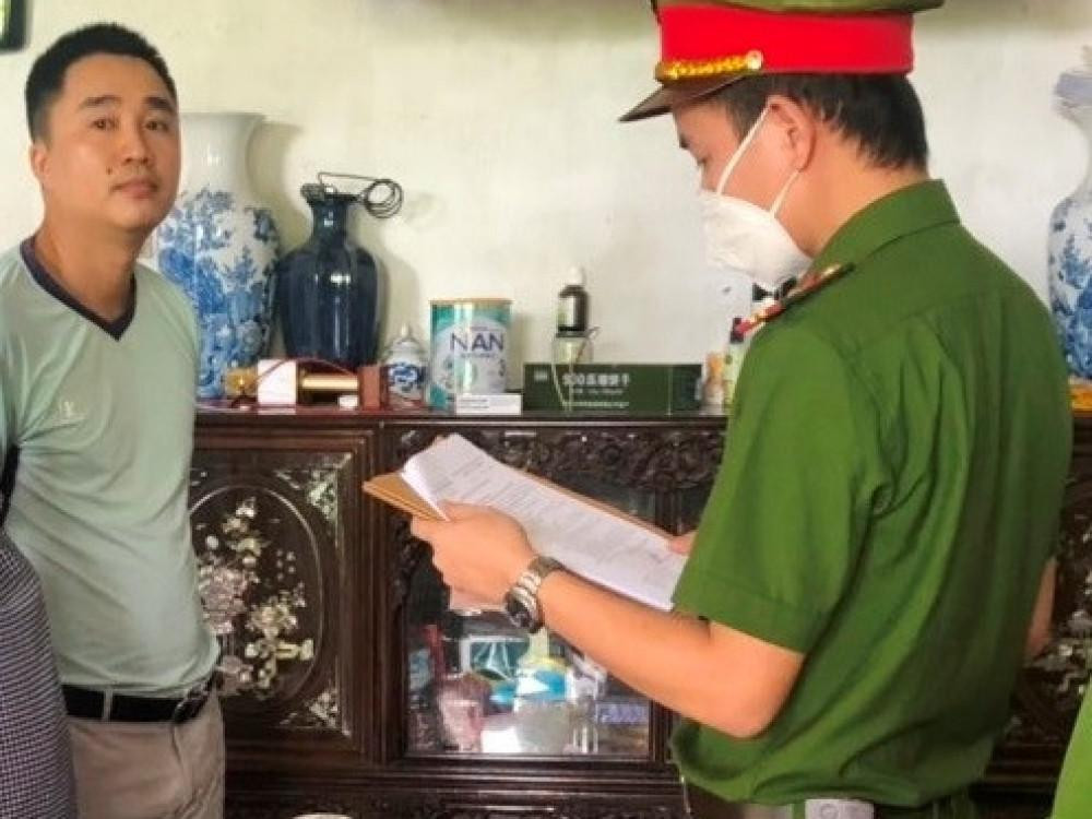 Bị can Trung bị khởi tố liên quan đến vụ nâng khống thiết bị trong bệnh viện (Ảnh: CAHT)